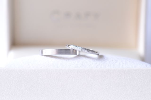 手作り結婚指輪。
お互いがお互いの指輪を作り合いました。