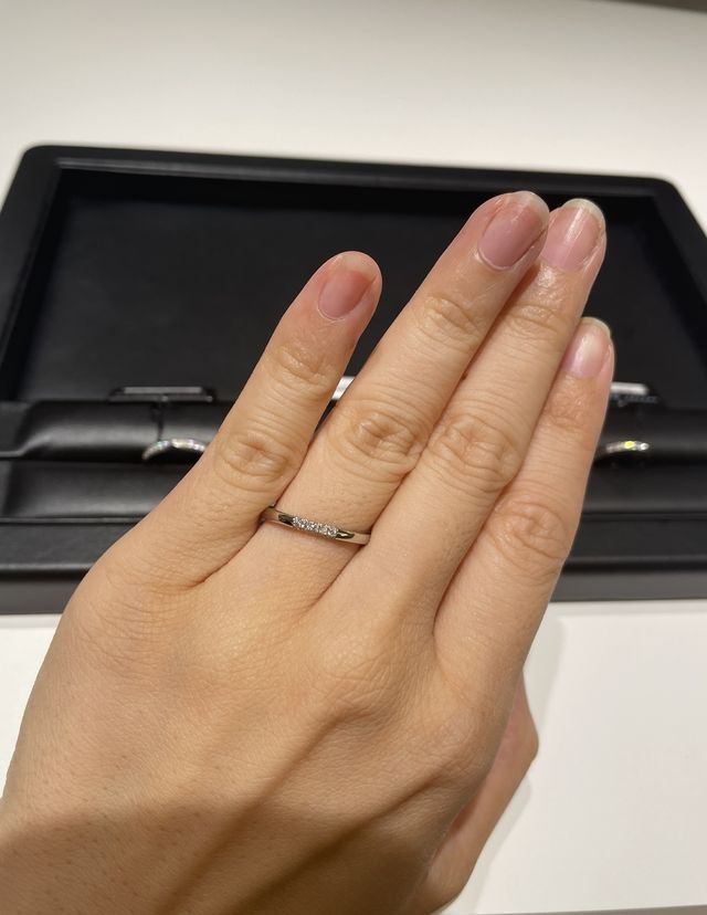 横にもダイヤがセッティングされています