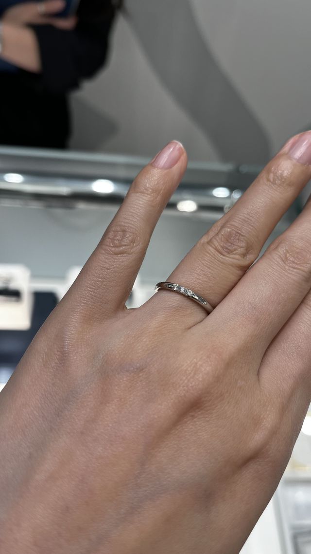 ダイヤの輝きが他のブランドと何となく違って目をひかれました