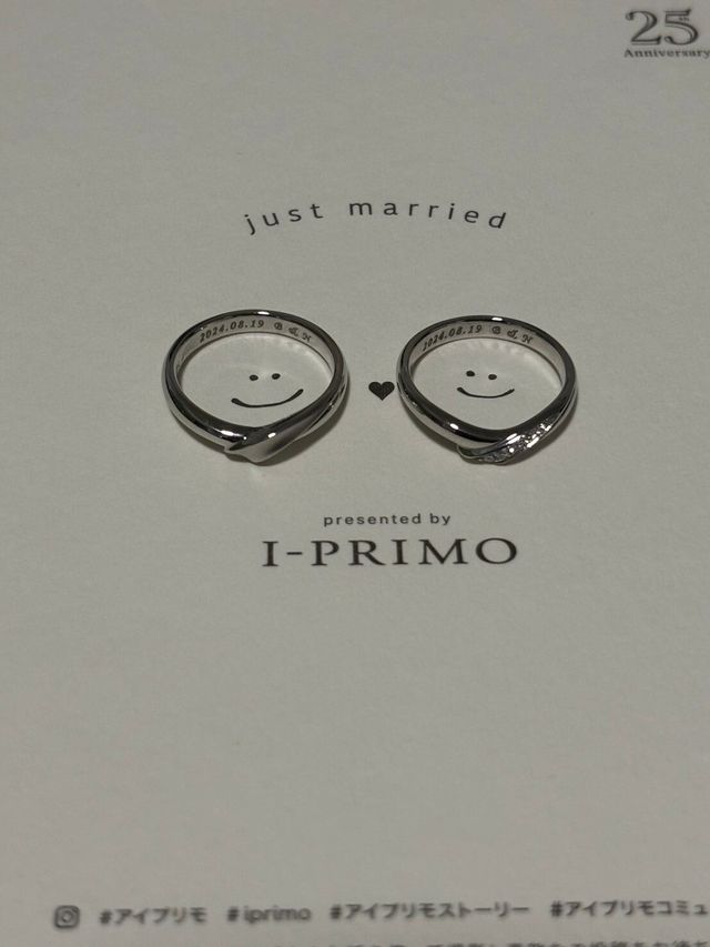 夫は光沢とマット感、妻はキラキラ輝いた指輪で高級感有り