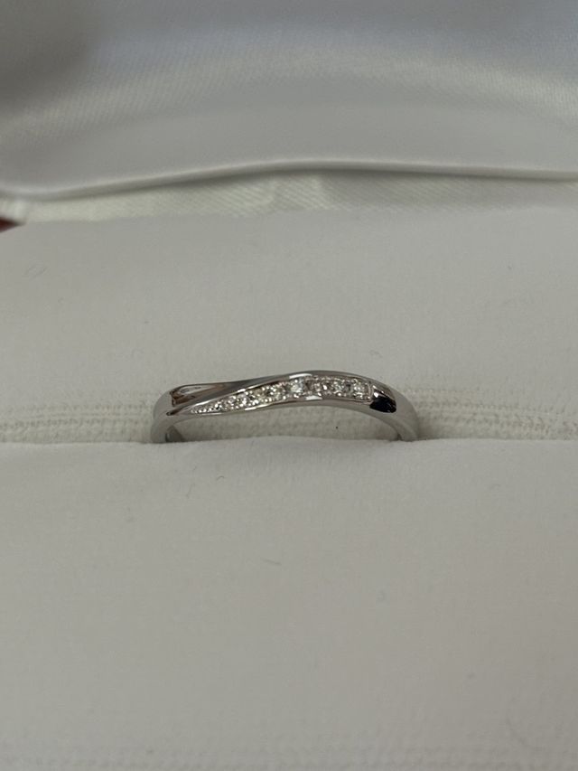 ケースに入れた状態です。
ダイヤが綺麗！