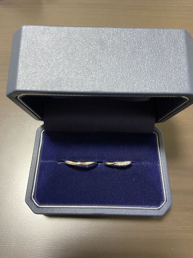 ダイヤモンドが綺麗に輝く素敵な指輪です。