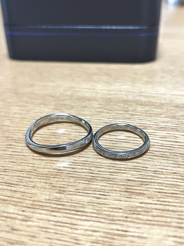 男女ともにウェーブ、白で彫刻可能。字体は2種類。