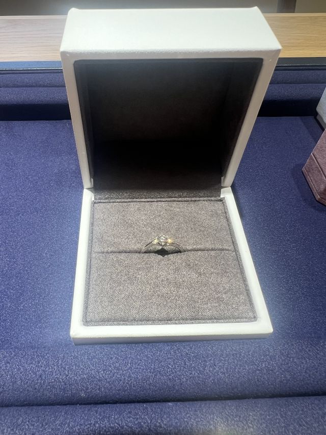 デザインバッチリで彼女にピッタリな指輪です