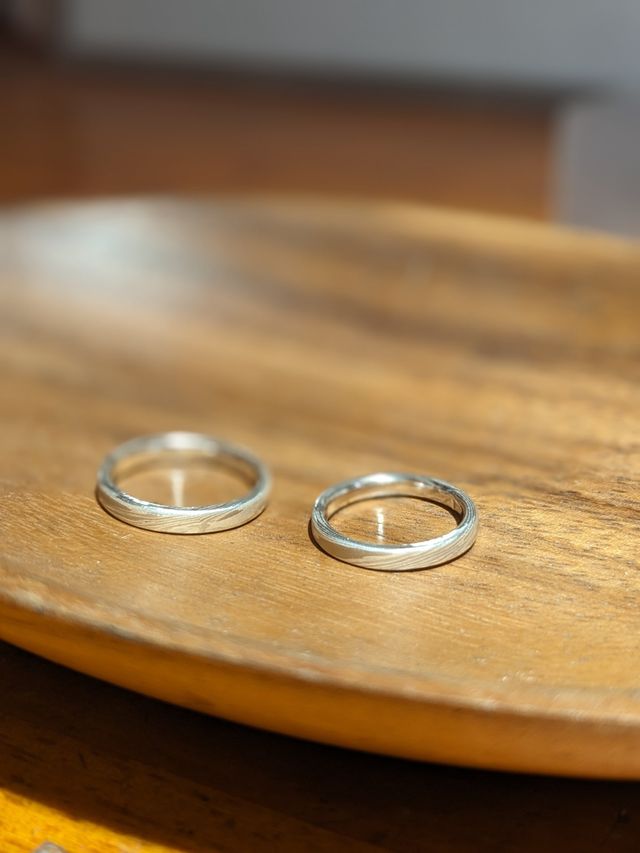 横浜店でDIY。職人さんと一緒にお互いの指輪を作りました。