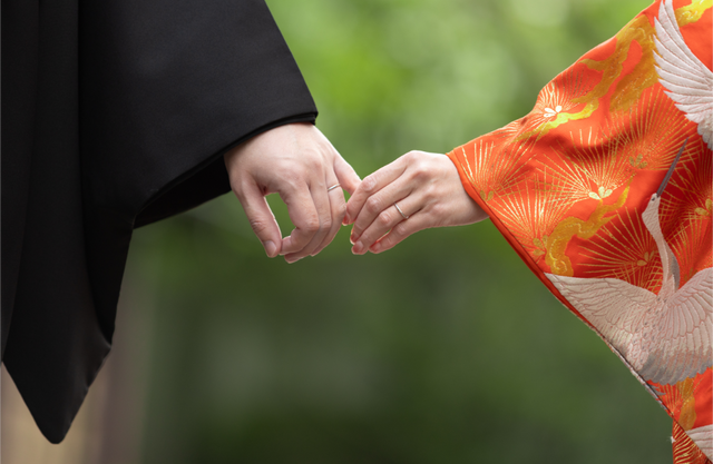 前撮りで指輪を着けている写真を撮っていただきました。