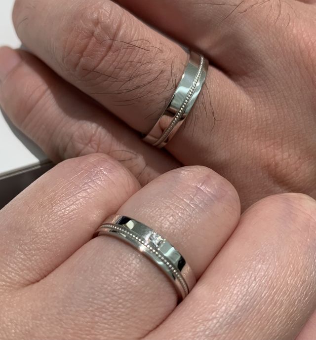 女性用はダイヤモンド入り