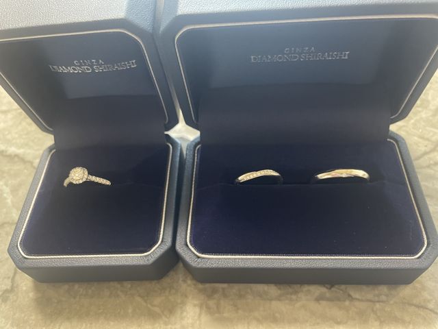 左婚約指輪、右結婚指輪