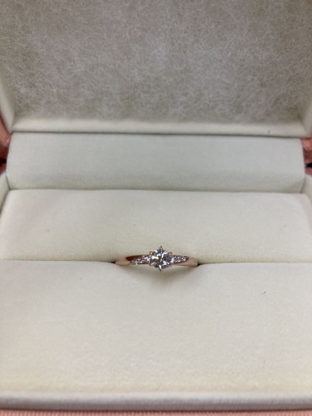 ケースに入った指輪の写真です