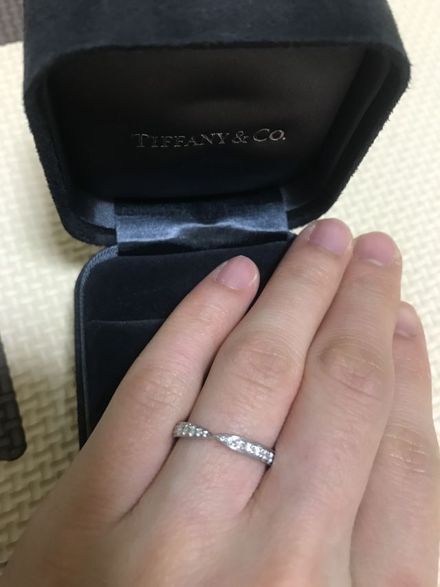 真ん中がくびれてるデザインなので指がキレイに見えます。