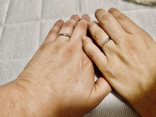 できあがった指輪をはめて初めての写真です
とっても素敵です