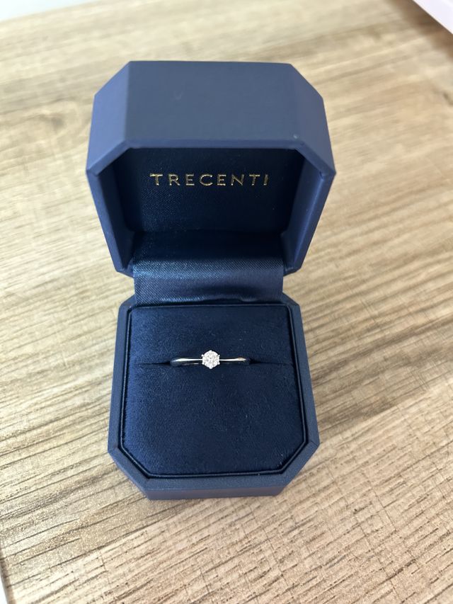 ダイアモンドが綺麗に見える作りになっていました。