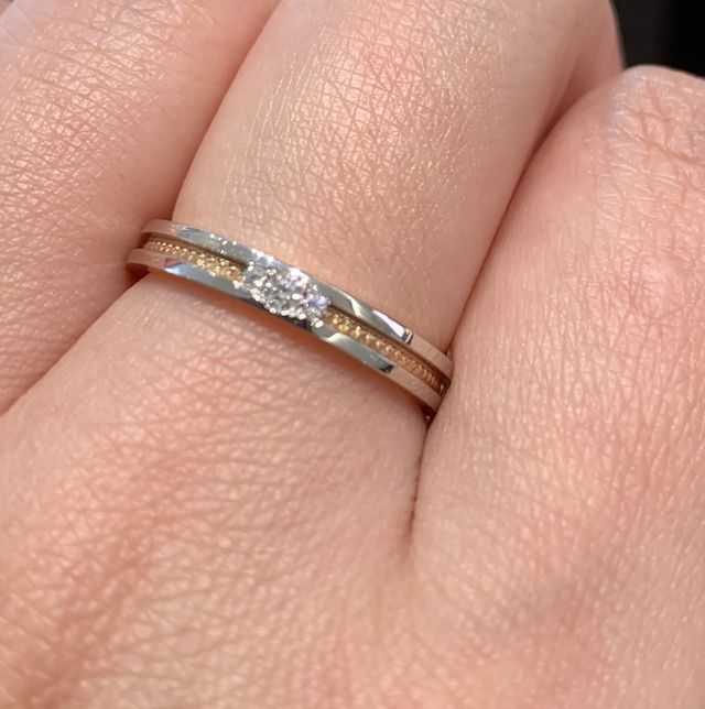 プラチナとゴールドのコンビデザイン