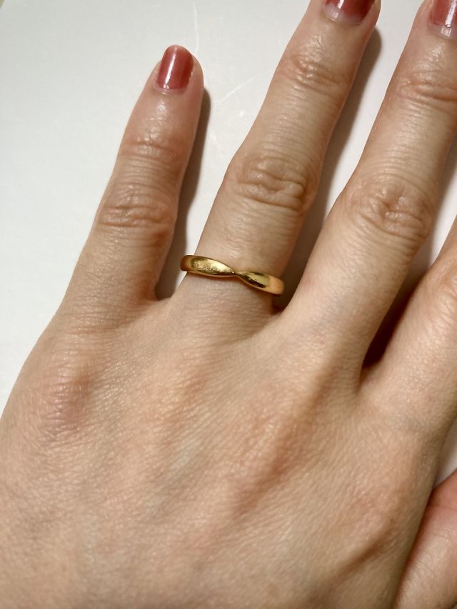 指に馴染みやすい色です。