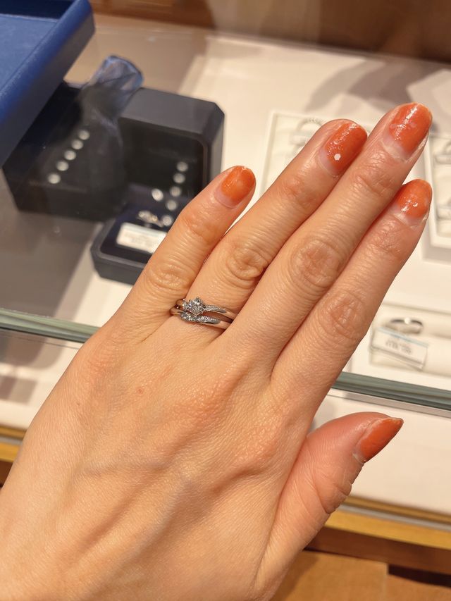 婚約指輪との重ね付け