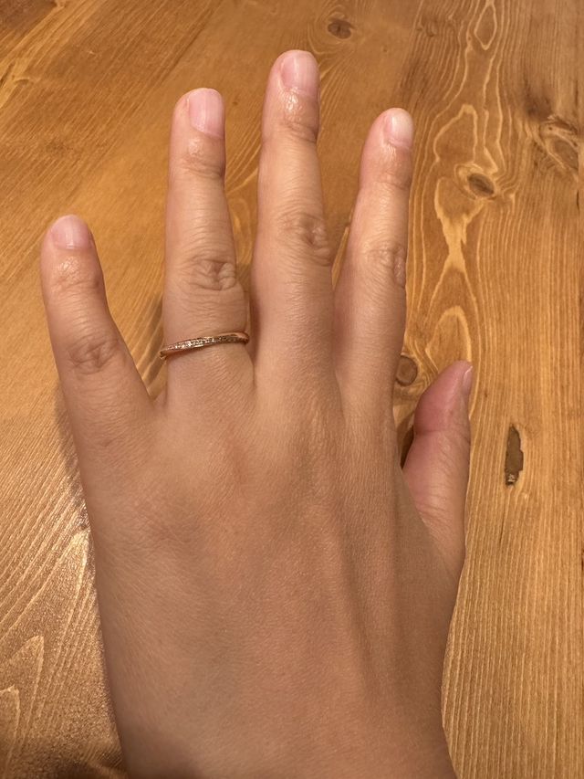 肌の色に馴染みやすい色合いです。