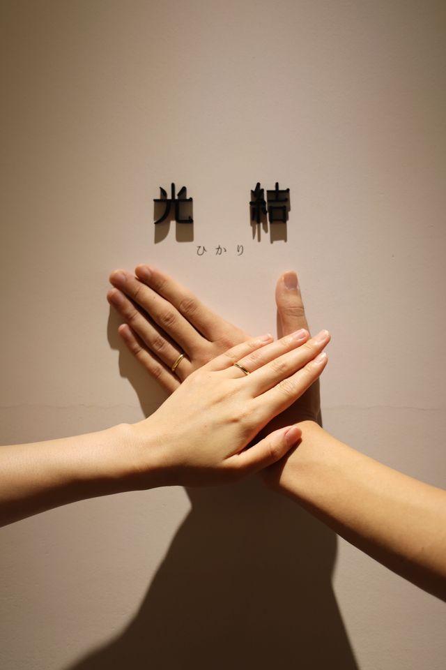 指輪の受け取りの際にスタッフさんが撮ってくださいました！