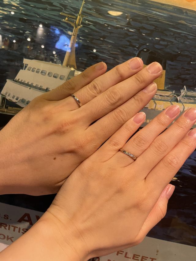 指輪を受け取り後、気に入ってすぐ写真を撮りました。