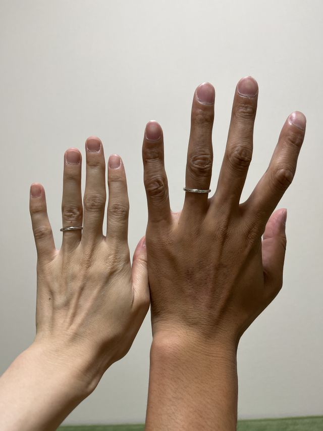 薬指に付けました