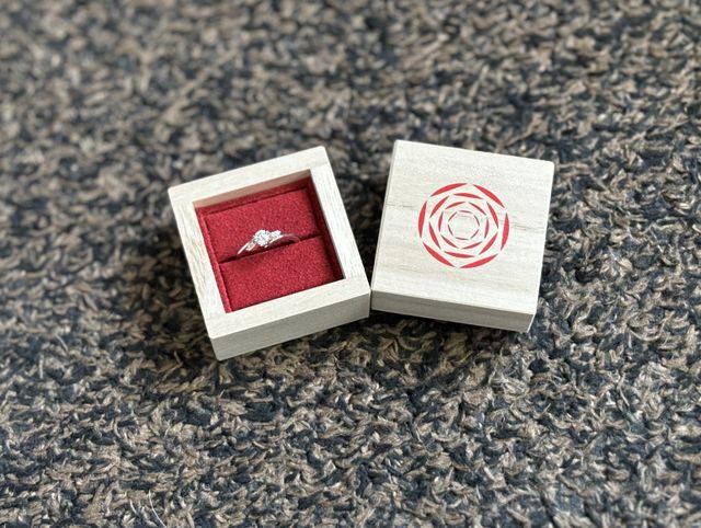 サプライズで購入しました。
桐箱のデザインもとても素敵です。