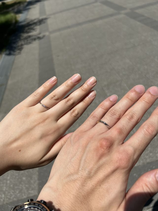 ゴールドも入った輝くような素敵な指輪です。