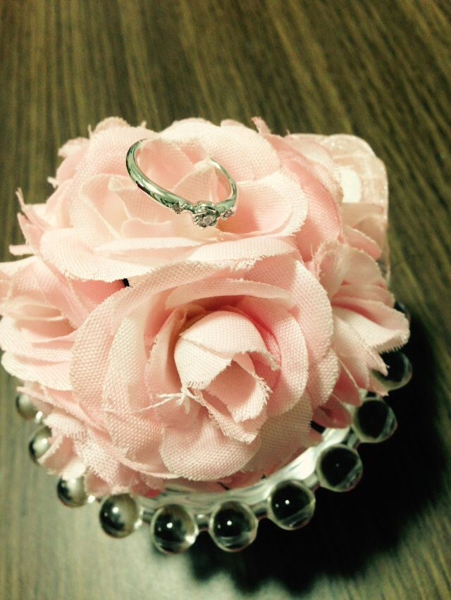 お花の形をしたダイヤの指輪です