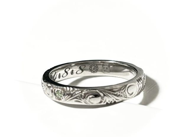 内側に記念日とペットのハムスターをイラストで彫っています！