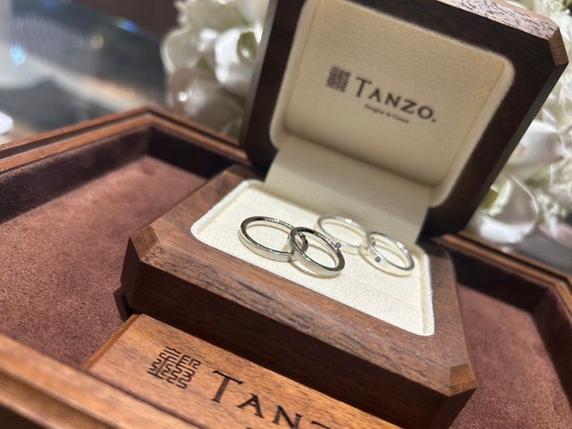 結婚指輪・入籍指輪両方を一緒に撮っていただいた写真です。