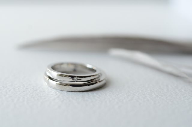 女性側は八光留でダイヤを埋め込みました