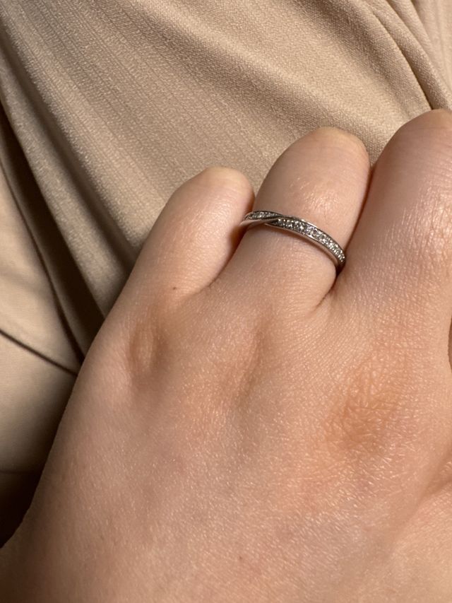 正面から見てキラキラが多めのデザインです。