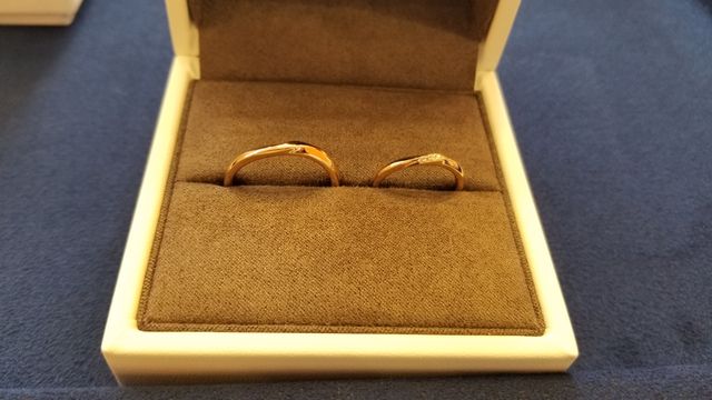 購入してケースを開けた時の写真。指輪の輝きが素晴らしかった。