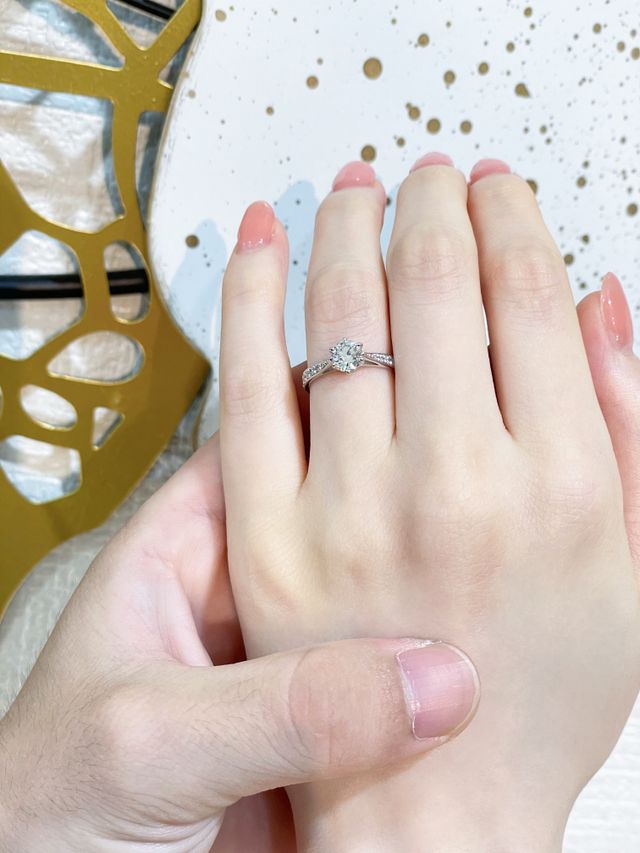 華やかで上品なデザイン