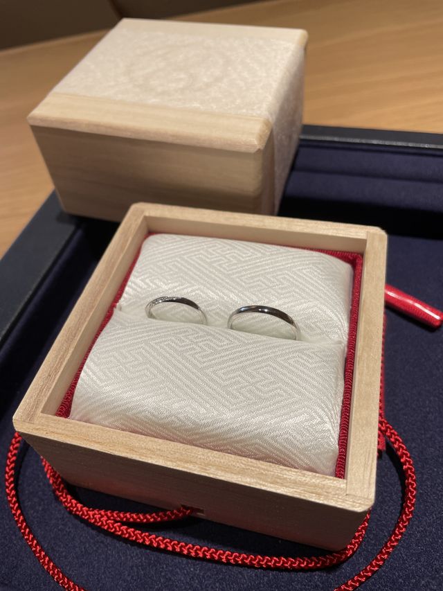 重ね着けするとさらにエレガントになります。素敵な指輪です！