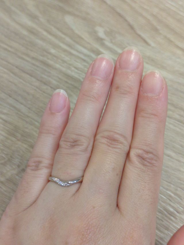 Vラインのデザインでスッキリ見える(はず)。