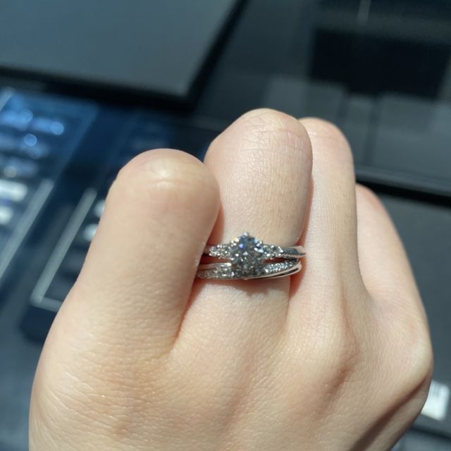 婚約指輪と結婚指輪の重ね付け