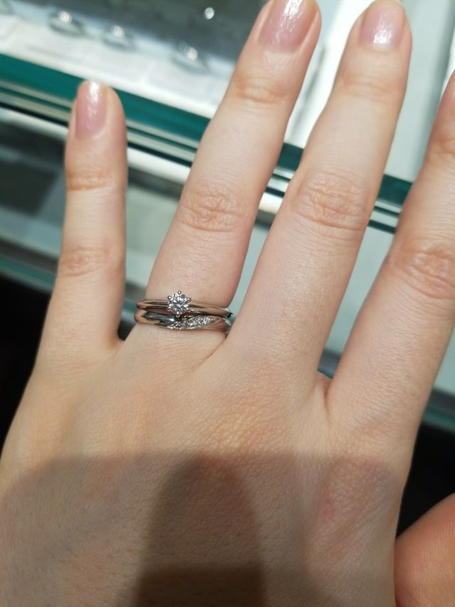 婚約指輪との重ね付け