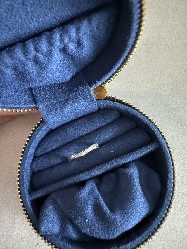 3年間毎日付けていますが、ダイヤモンドの輝きは変わらずです！