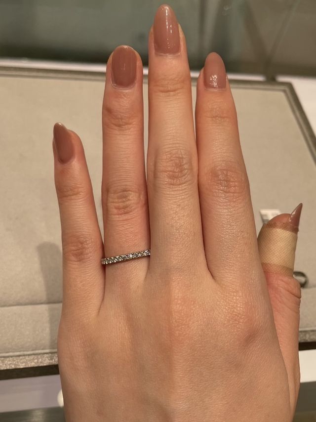 ハーフエタニティになります。