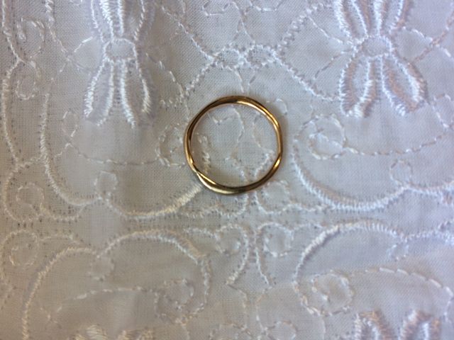 ピンクゴールドベースで、一部だけホワイトゴールド（夫の指輪）