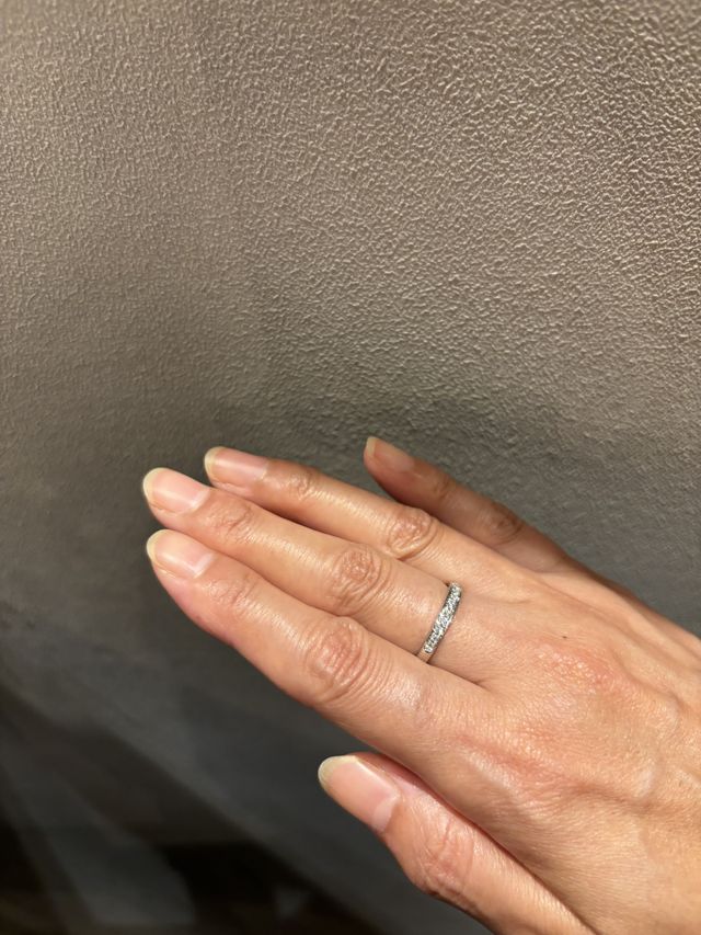 若くない手ですが、私的にとても気に入っています。

