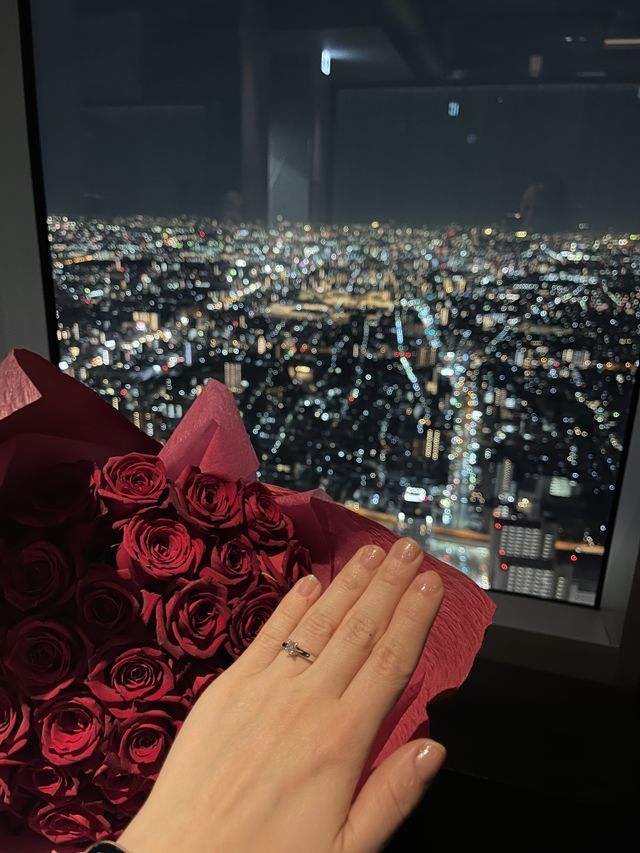 プロポーズしていただき、初めて婚約指輪を着けたときの写真