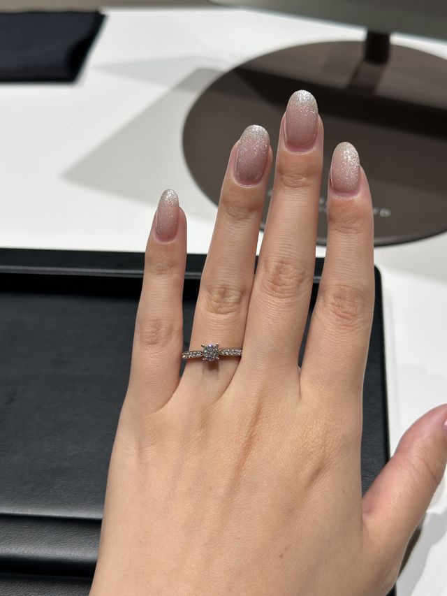 ウィルに0.4ctのダイヤモンドを載せています。