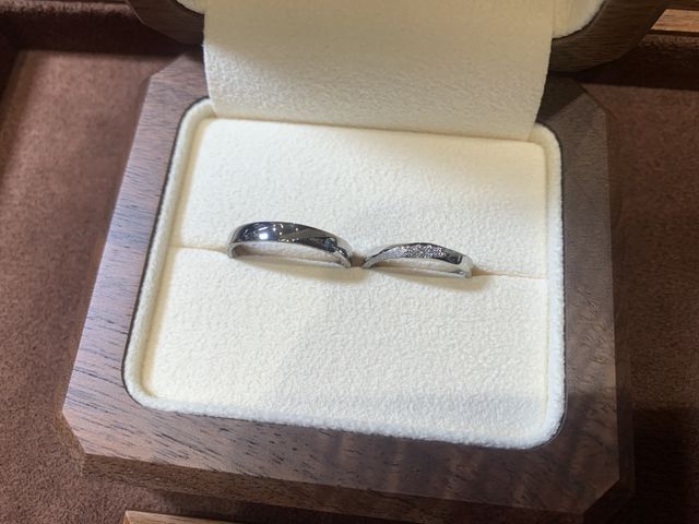 ストレートフォルムにえぐり加工とスターダスト加工を選びました