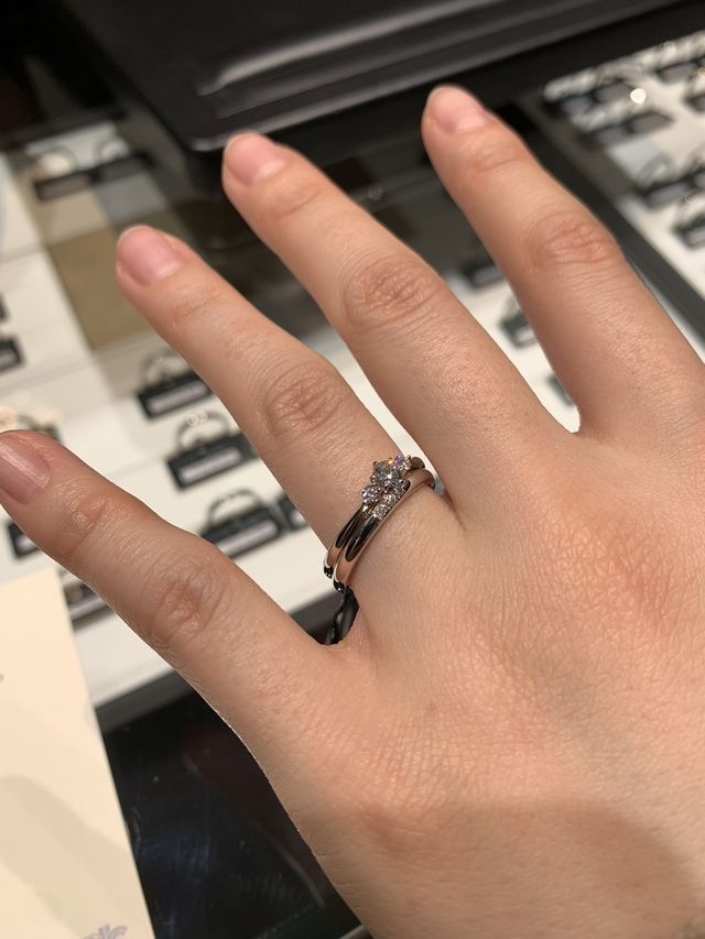 結婚指輪との重ね付けです