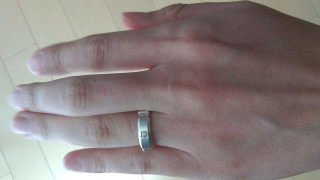 一粒可愛いダイヤが付いています。