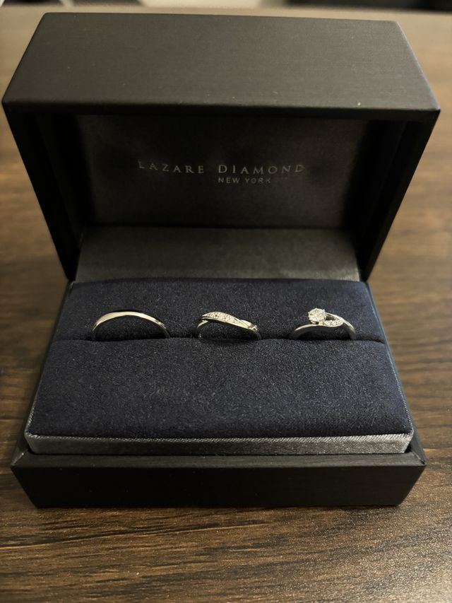 真ん中がクルーズオブハート
右が婚約指輪のエリー