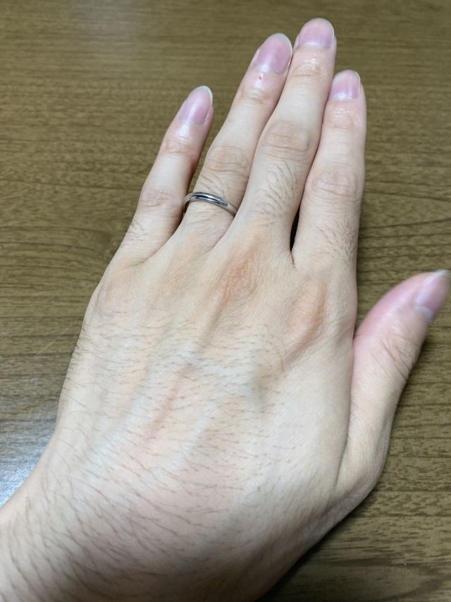 ウェーブの結婚指輪です。デザインが気に入り購入しました。