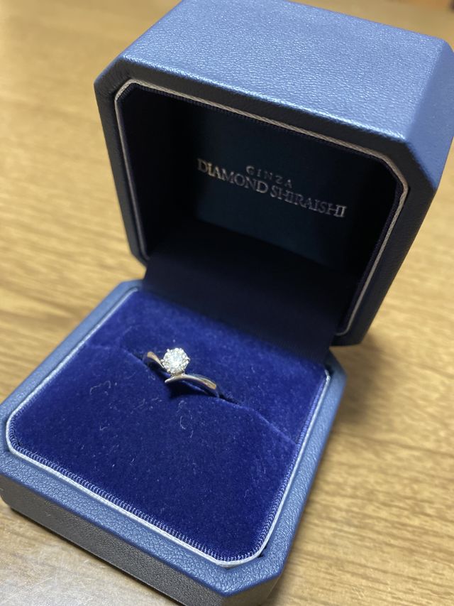 V字タイプのリングを選びました。