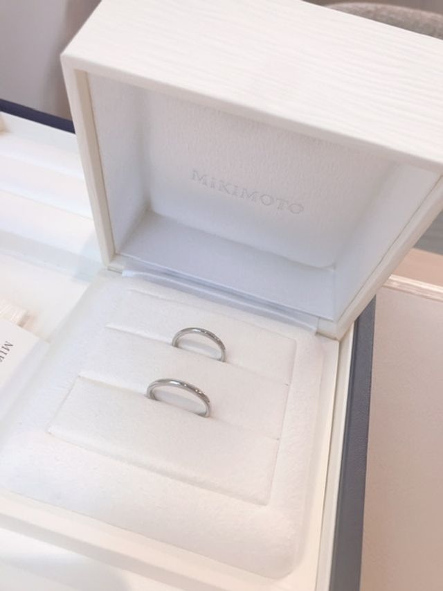 ミル打ちになっていて、シンプルですが、かわいいです。