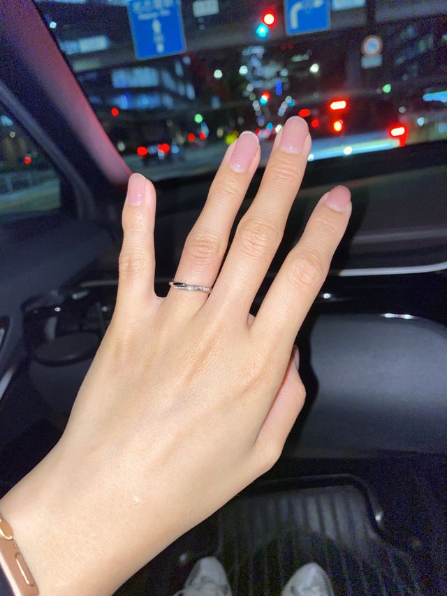 指輪を受け取った帰りの車内で。
